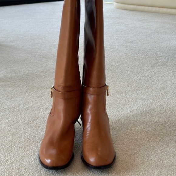 NWOT WOMEN'S MICHAEL KORS HAMILTON RIDING LIGHT BROWN LEATHER BOOT, SIZE: 9M - Picture 3 of 10